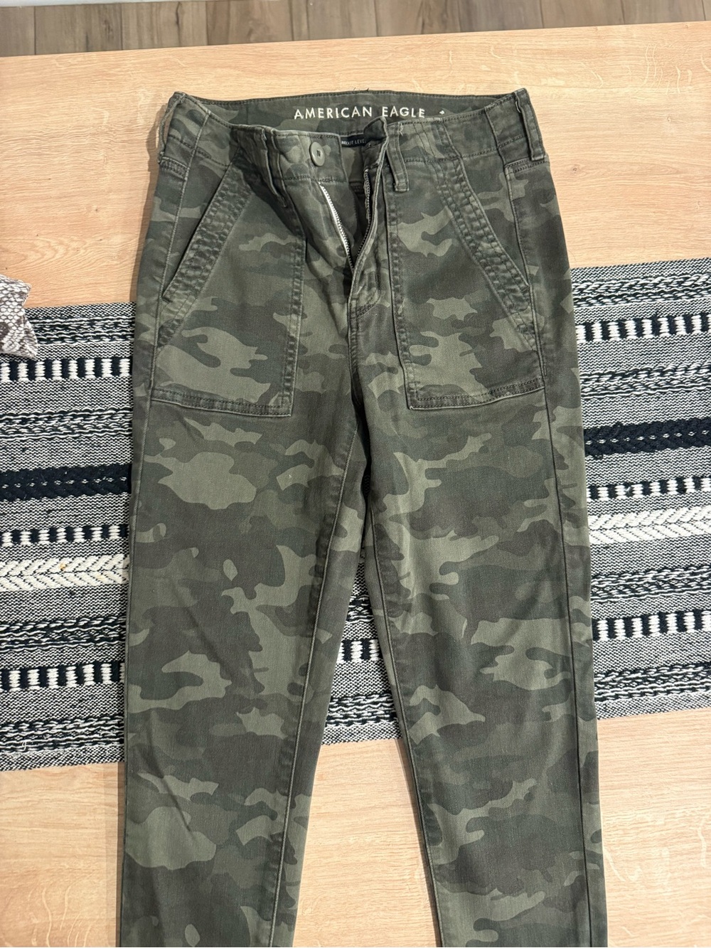 American Eagle Outfitters Men’s Olive Camo Cargo Pants